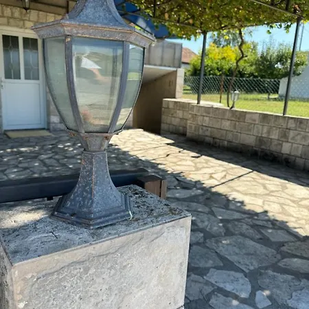 Airport Golubovci Apartment
