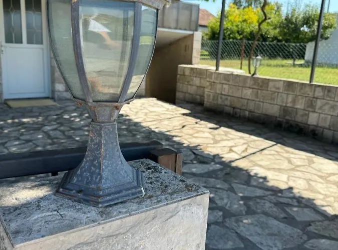 Airport Golubovci Appartamento